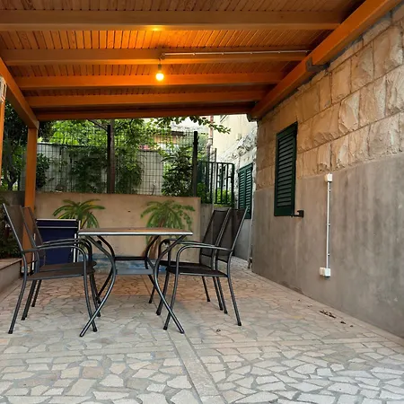 Valentinas Garden Split