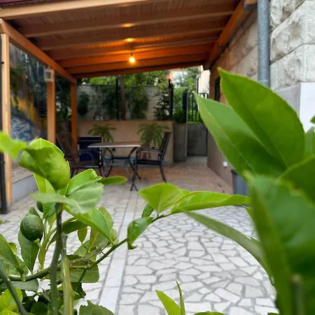 Valentinas Garden Appartement *
