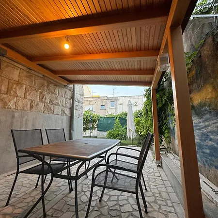 Valentinas Garden سبليت