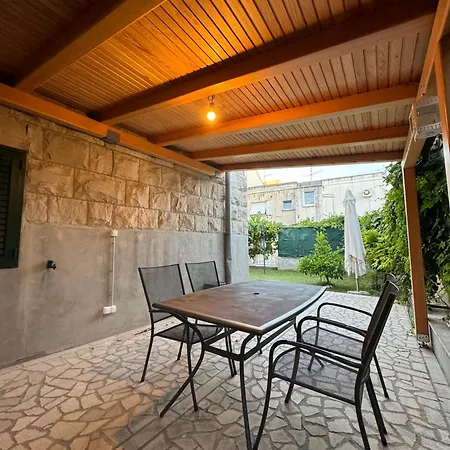 Valentinas Garden سبليت