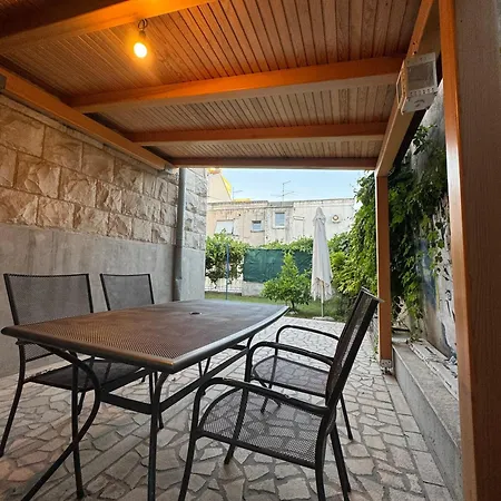 شقة Valentinas Garden *