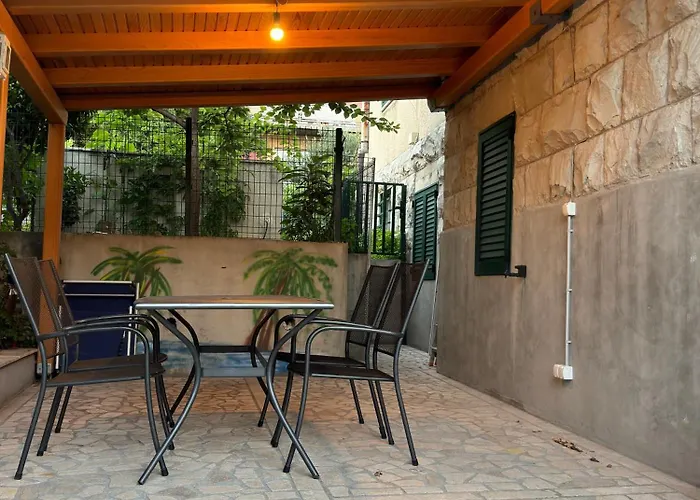 Valentinas Garden Split