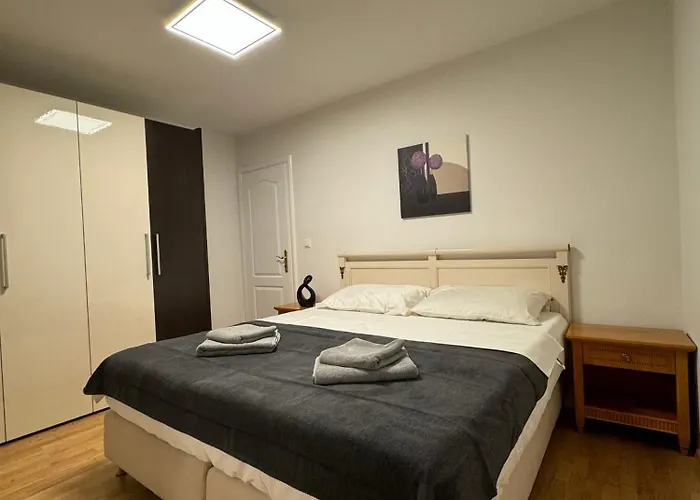 Valentinas Garden Split