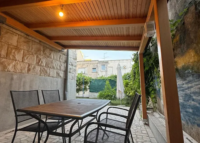 Valentinas Garden Split