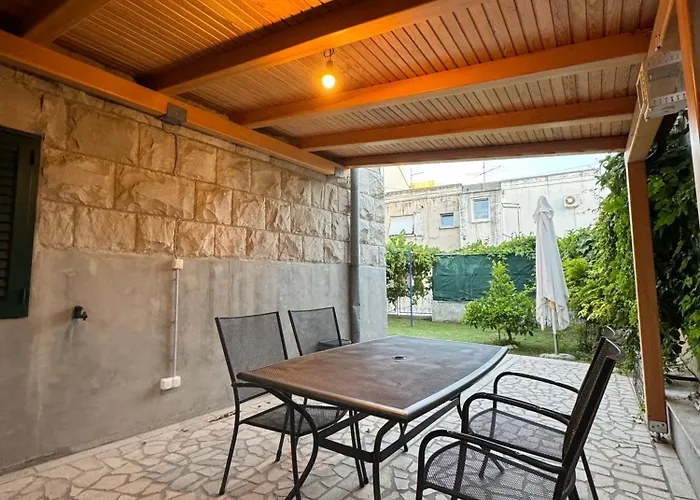 Valentinas Garden Split